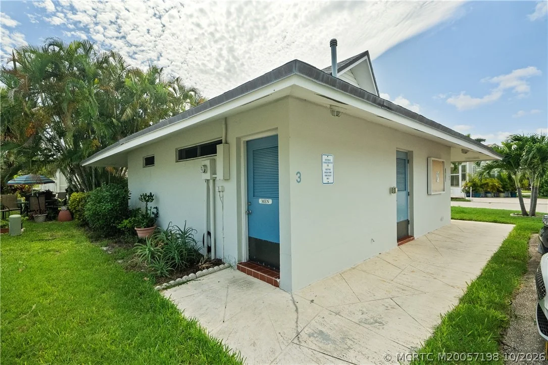Photo of 1033 Nettles Boulevard