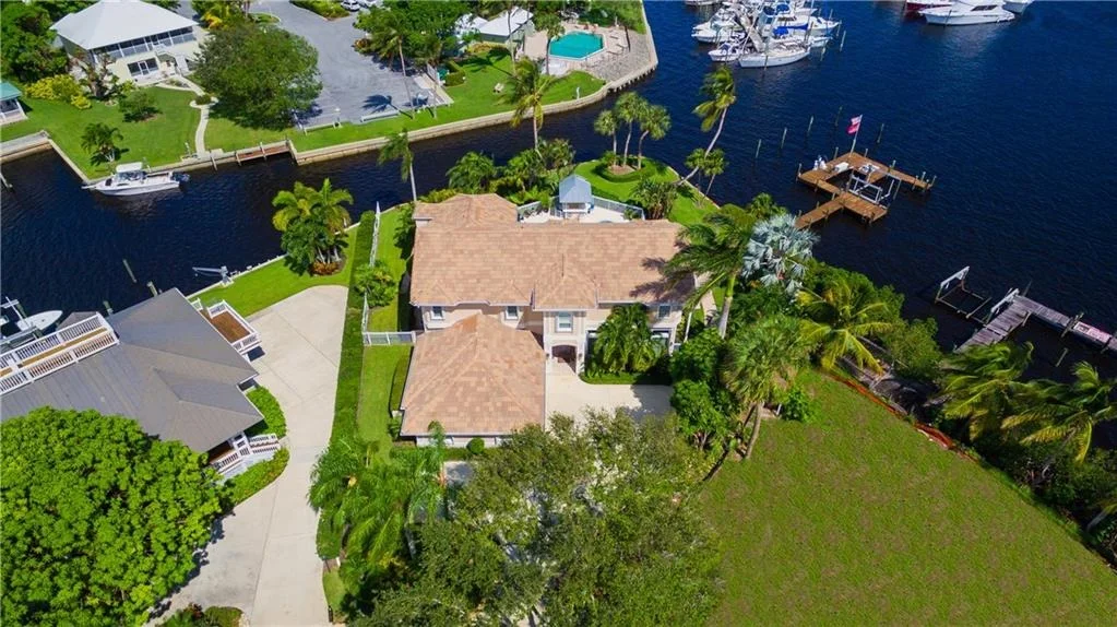 Photo of 3933 SE Topsail Court