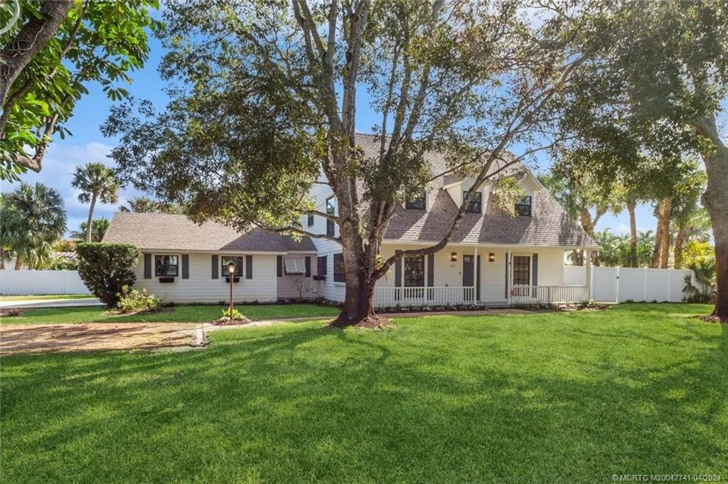 Photo of 217 SE Oriole Avenue