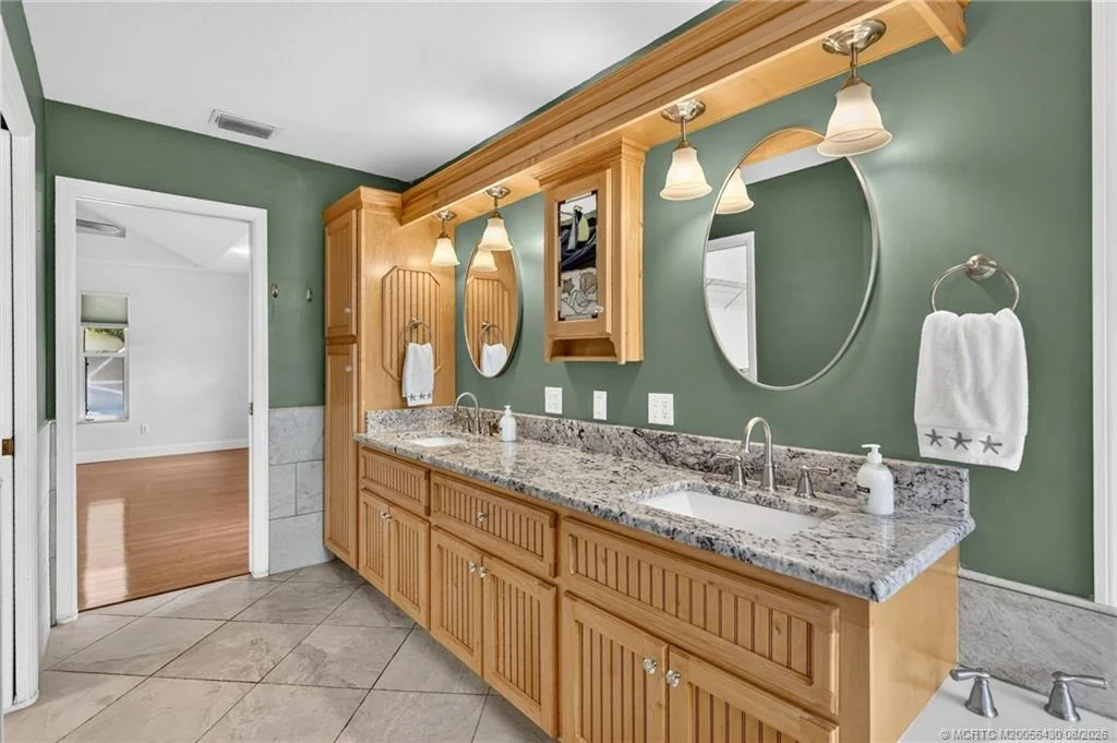 Photo of 672 SE Pin Oak Terrace