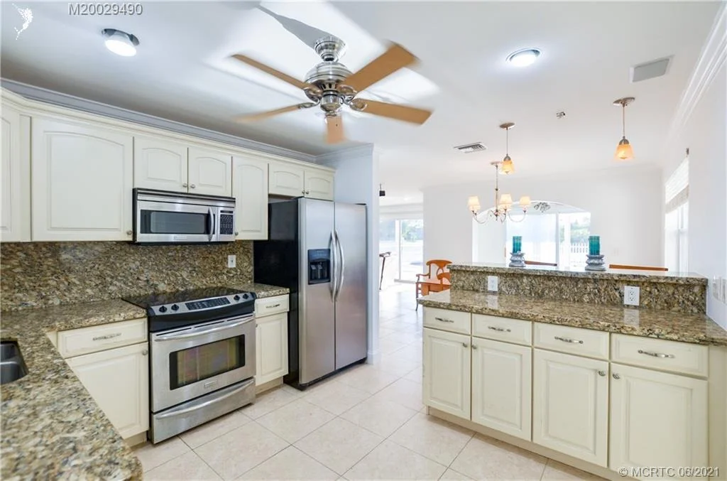 Photo of 1360 NW Lakeside Trail