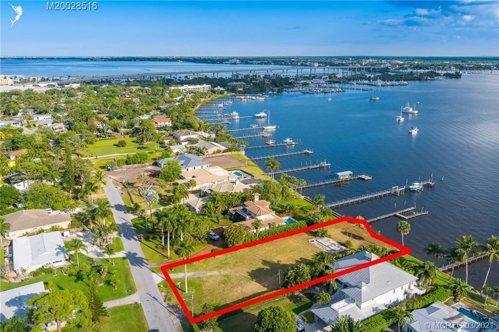 Photo of 641 NW Sunset Drive