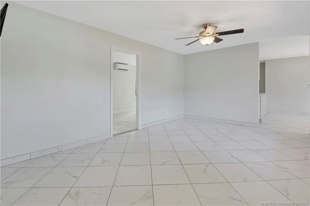 Photo of 327 SW Dyer Drive