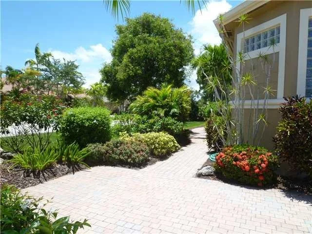 Photo of 7006 SE Bay Hill Drive