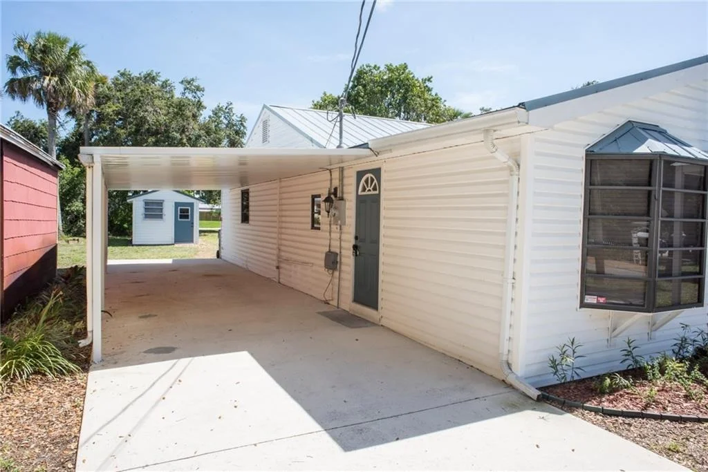 Photo of 547 SW Halpatiokee Street SW