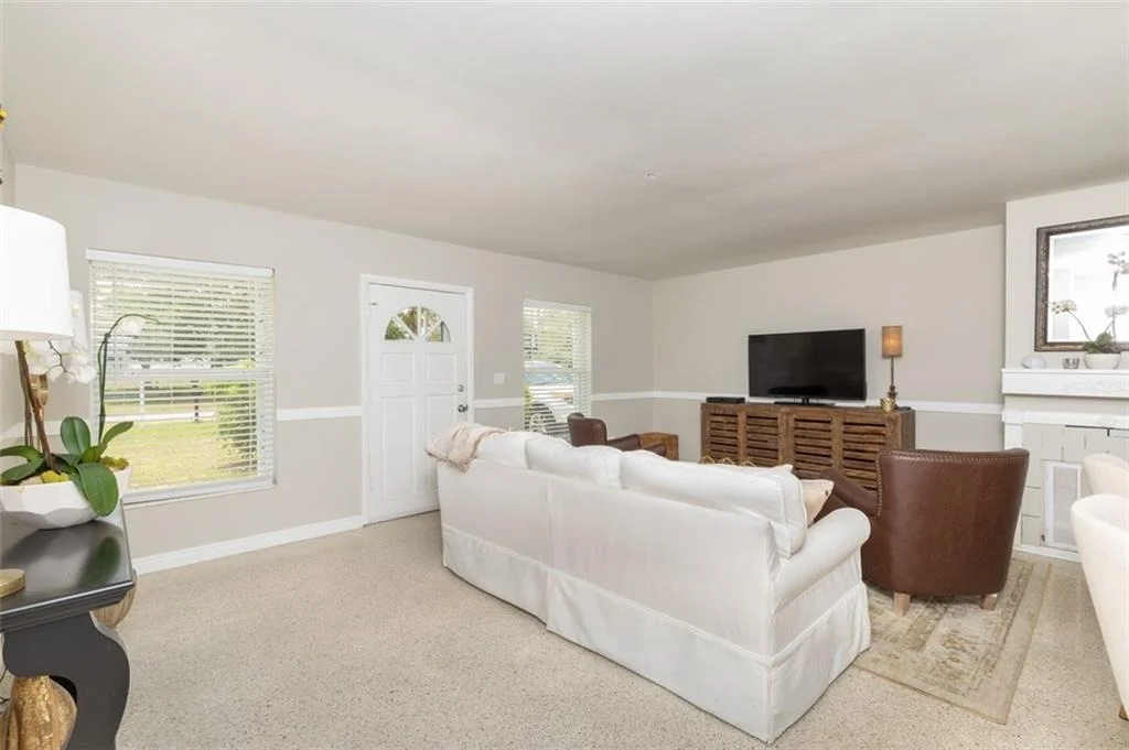 Photo of 2389 NW Sunset Boulevard