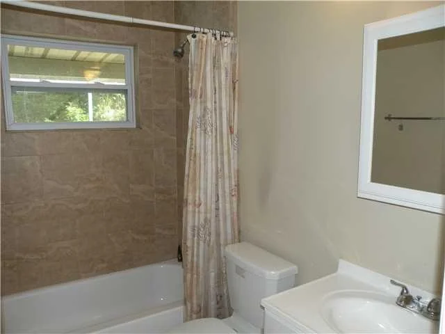 Photo of 804 SE Dolphin Drive