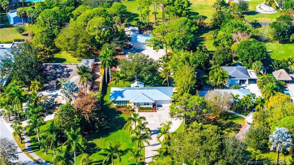 Photo of 994 NW Pine Lake Drive