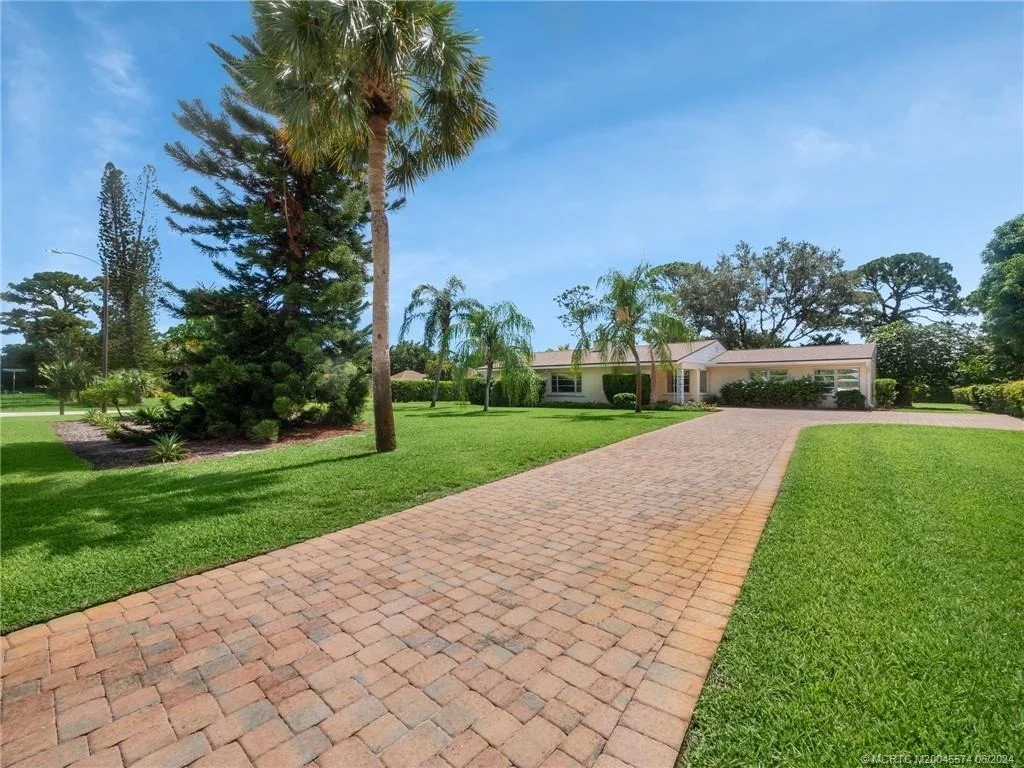 Photo of 1023 NW Pine Lake Drive