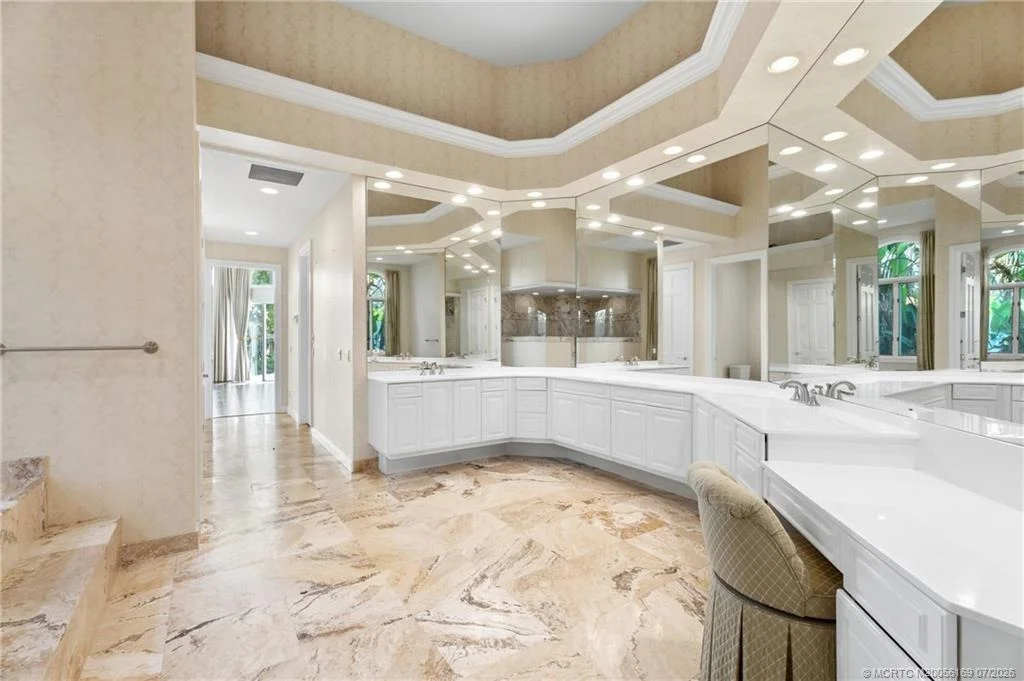 Photo of 6841 SE Harbor Circle