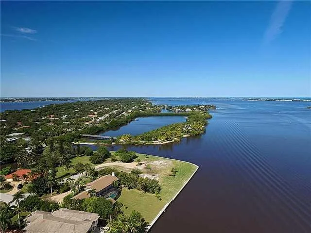 Photo of 1 N Island Road