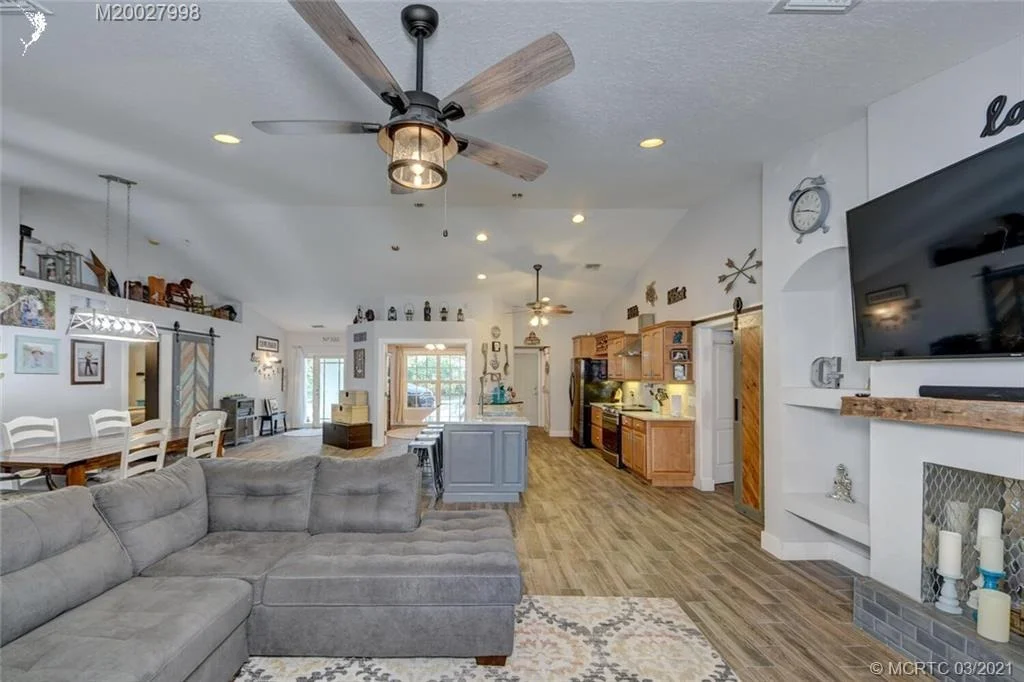 Photo of 320 SE Pelican Drive