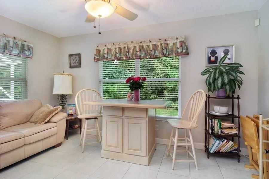 Photo of 708 SE Pin Oak Terrace