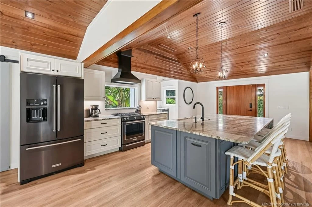 Photo of 200 SE Pelican Drive
