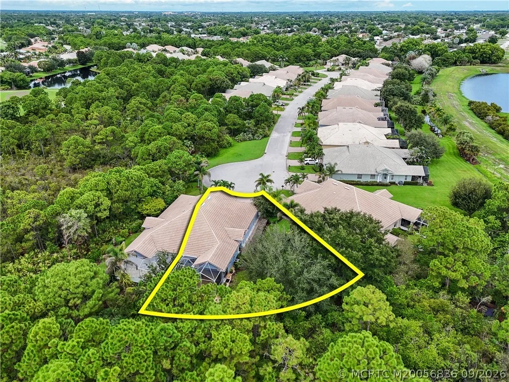 Photo of 480 NW Red Pine Way