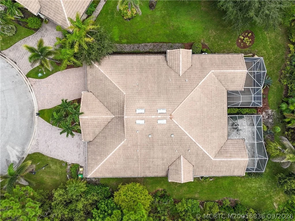 Photo of 480 NW Red Pine Way