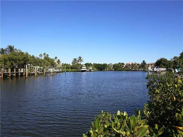 Photo of 6978 SE Harbor Circle