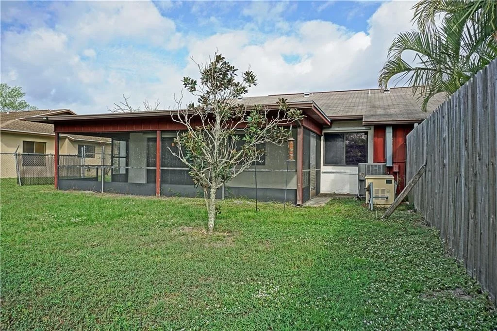 Photo of 1120 SE Saint Lawrence Way