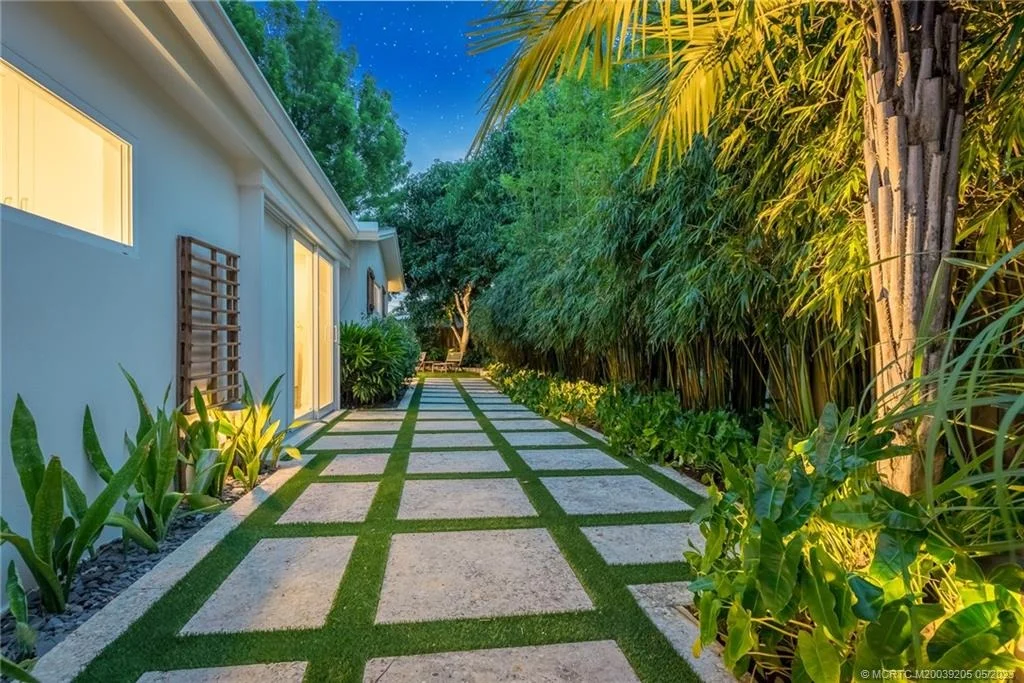 Photo of 382 SE Edgewood Drive