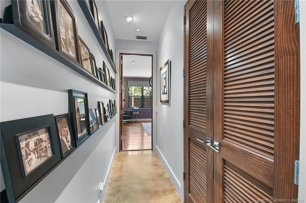 Photo of 314 SE Pelican Drive