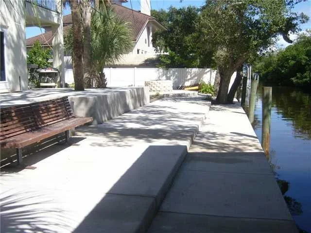 Photo of 427 Peninsula Drive