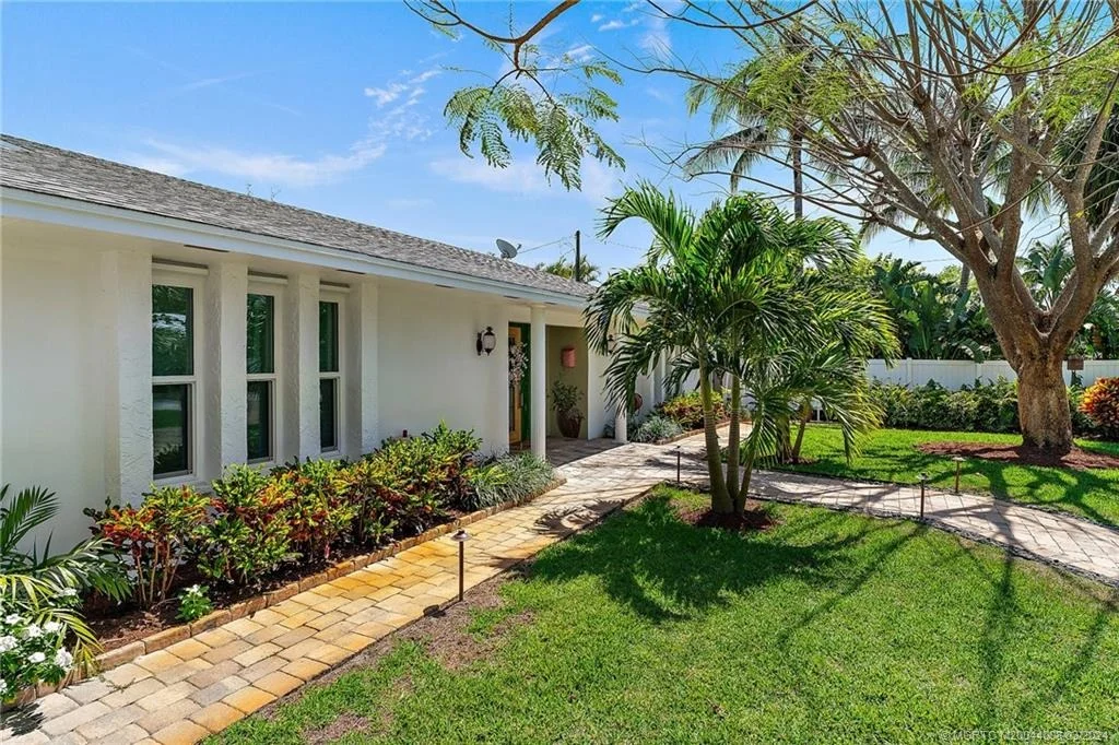 Photo of 333 SE Oriole Avenue