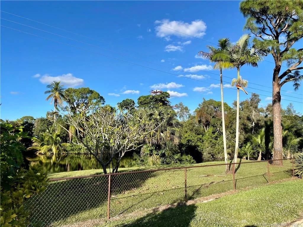 Photo of 702 NW Sunset Drive
