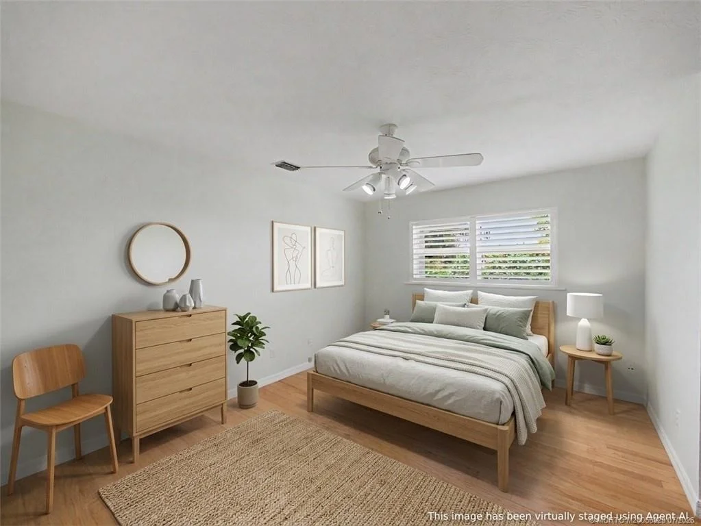 Photo of 1910 NW Cove Circle
