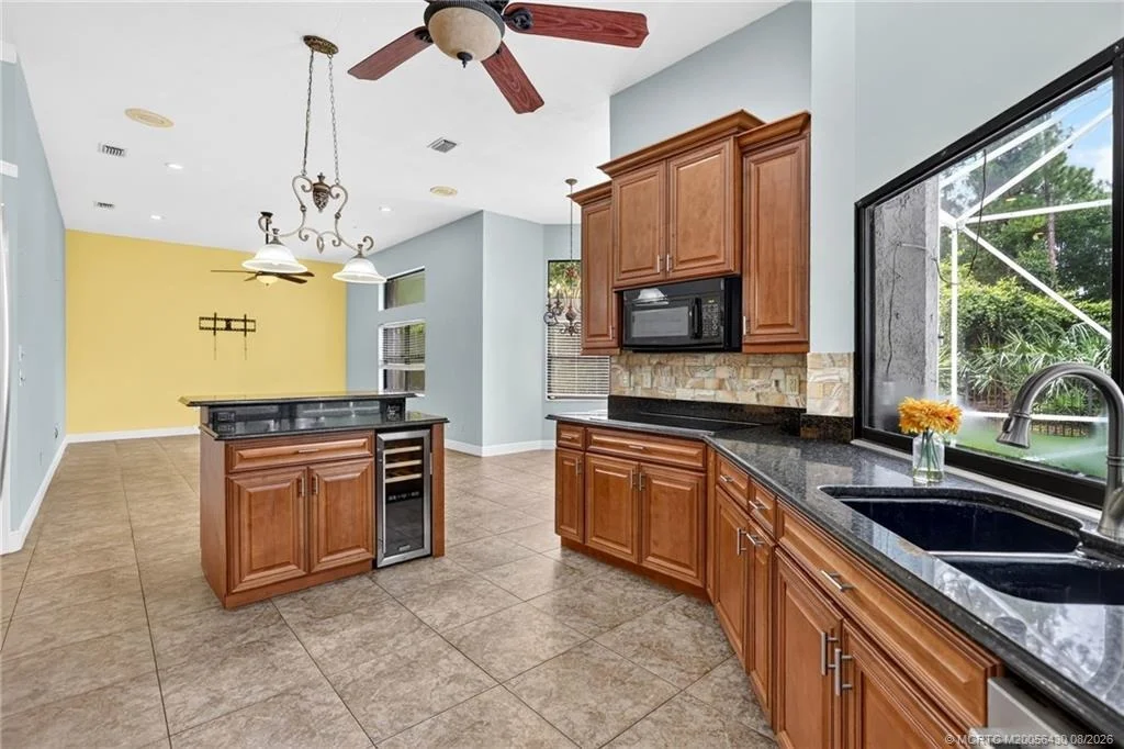 Photo of 672 SE Pin Oak Terrace