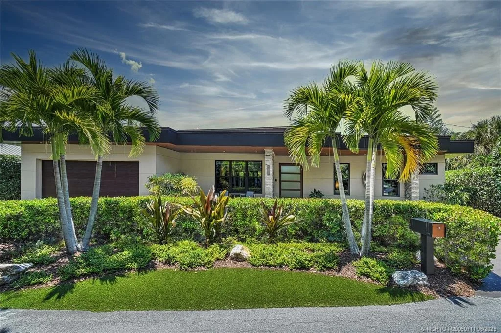 Photo of 314 SE Pelican Drive