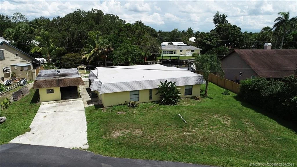 Photo of 700 SW Tanglewood Trail