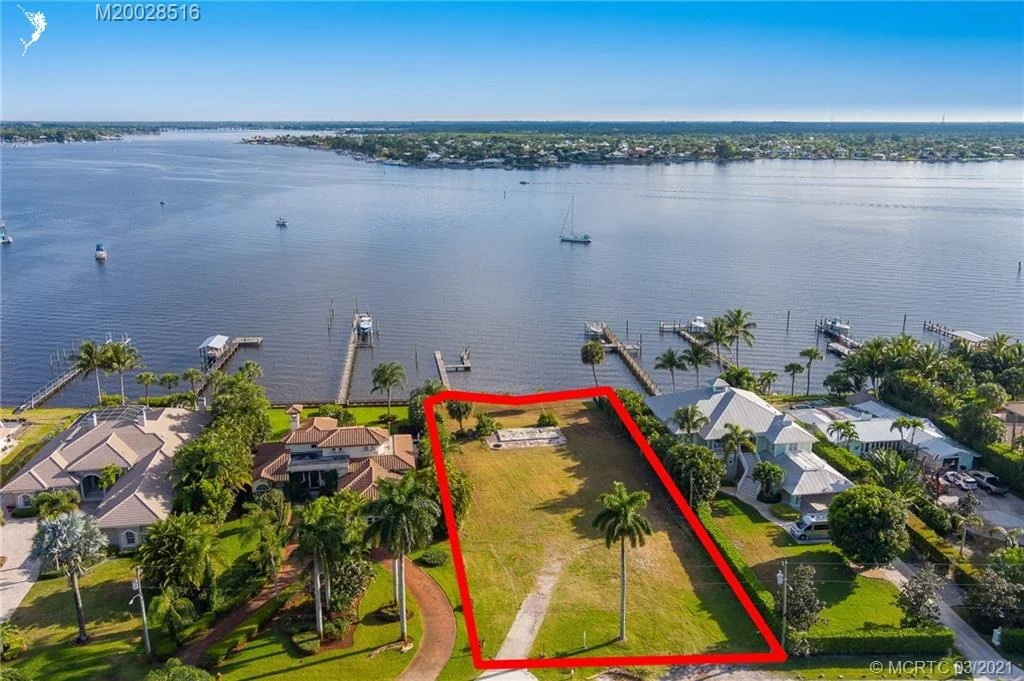 Photo of 641 NW Sunset Drive