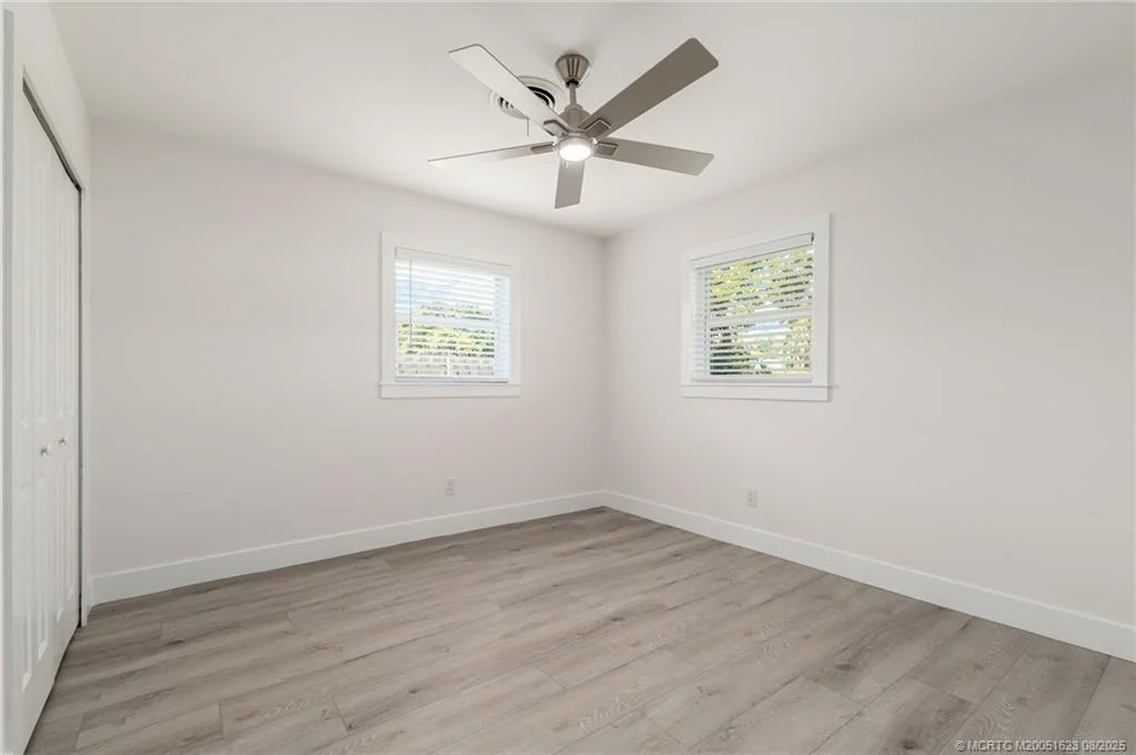 Photo of 1030 SE Dolphin Drive