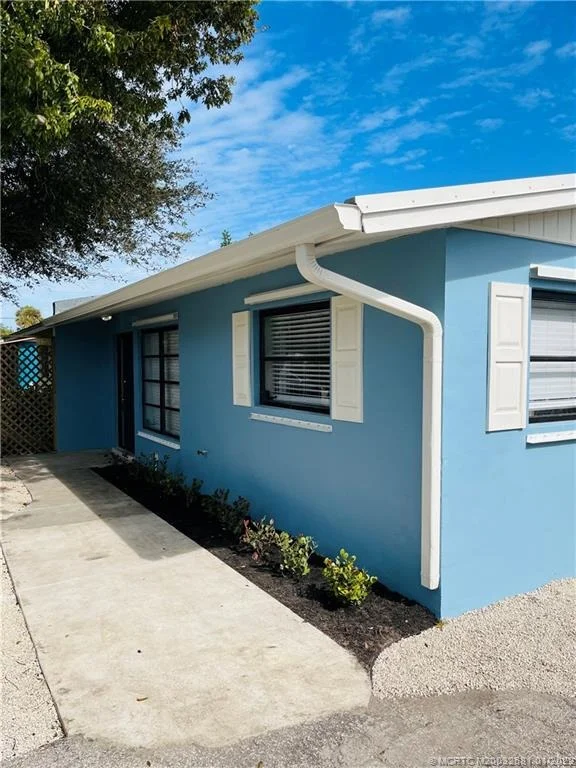 Photo of 411 SE PARKWAY Drive