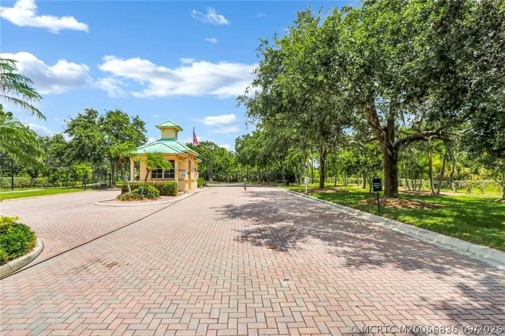 Photo of 480 NW Red Pine Way