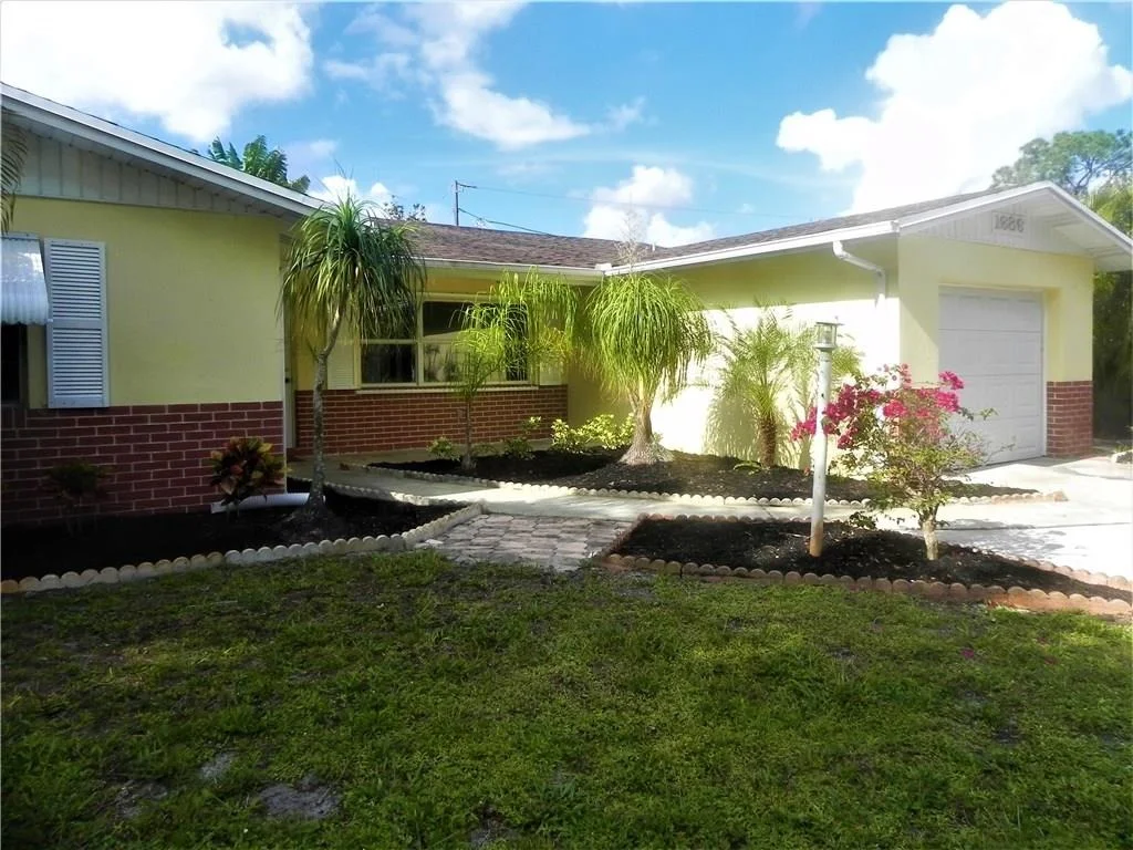 Photo of 1686 SE 10th Street