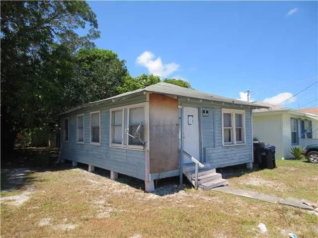 Photo of 940 SE Tarpon Avenue