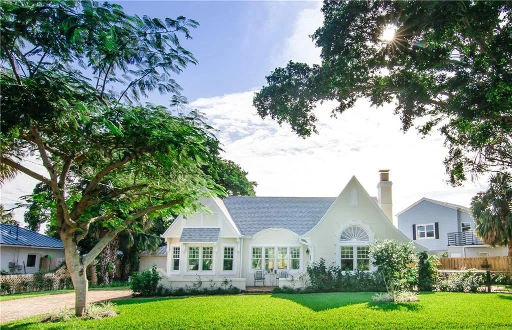 Photo of 313 SE Pelican Drive