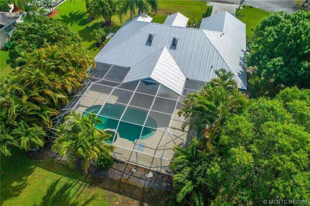 Photo of 928 SE Waterside Way