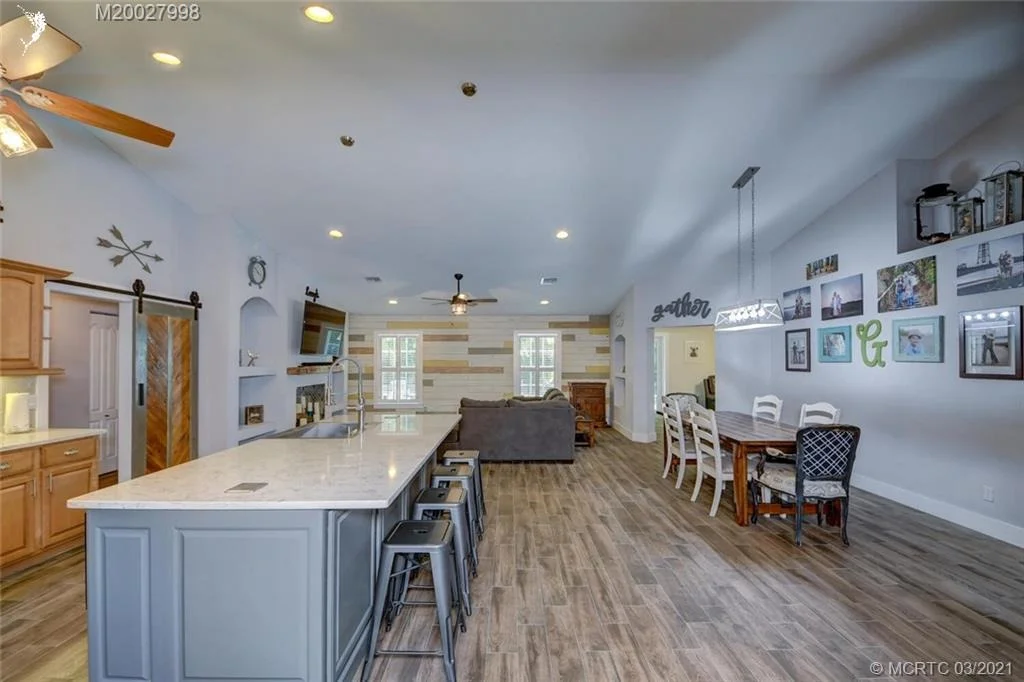 Photo of 320 SE Pelican Drive