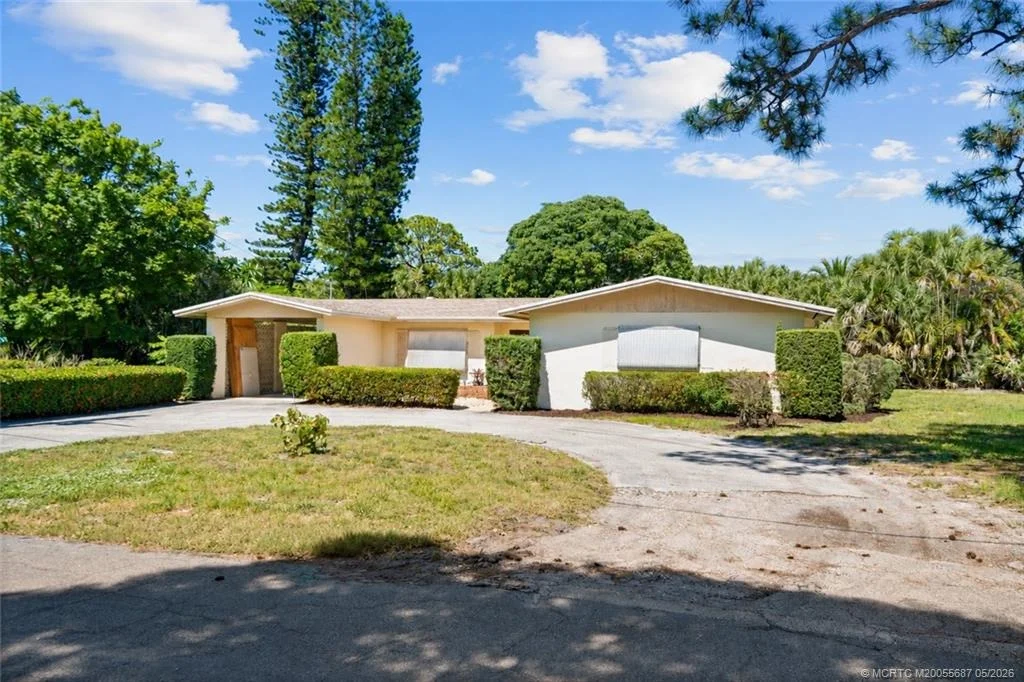 Photo of 391 SE Edgewood Drive