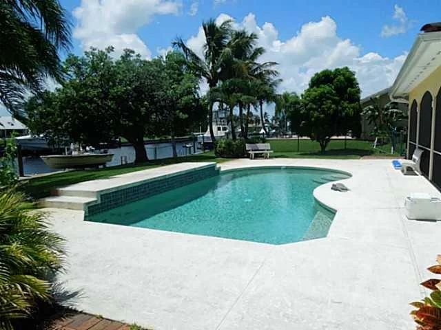 Photo of 609 NW Howard Creek Lane