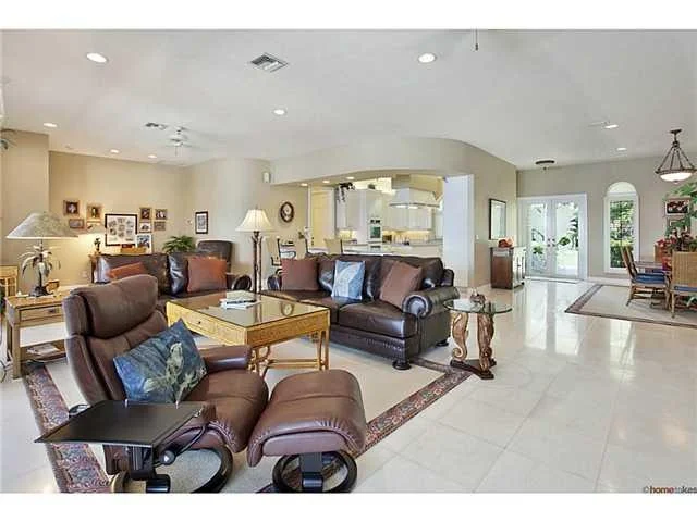 Photo of 250 SE Cardinal Way