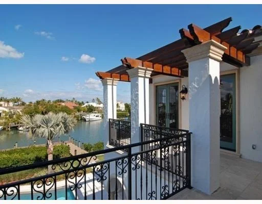 Photo of 6976 SE HARBOR Circle