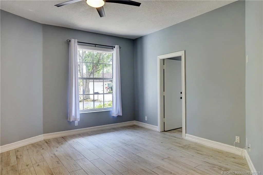 Photo of 18421 Lake Bend Drive