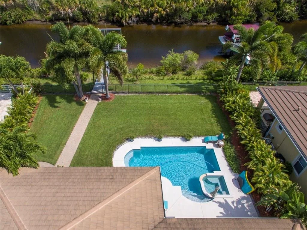 Photo of 455 SW Lost River Road