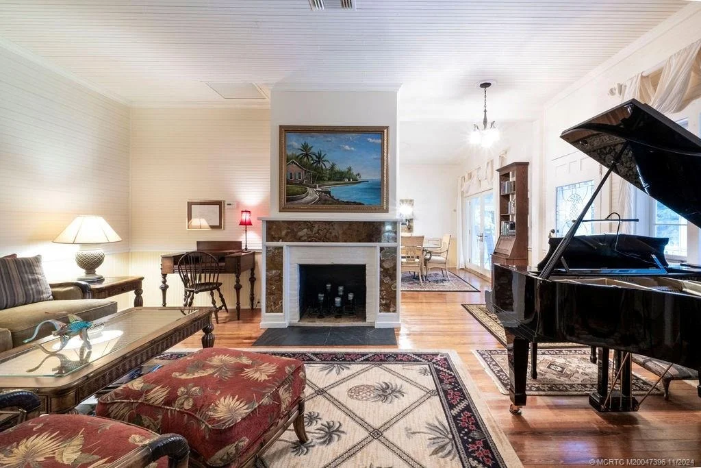 Photo of 535 SW Siesta Way