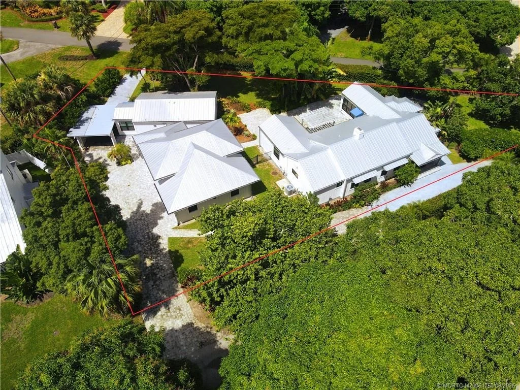 Photo of 200 SE Pelican Drive