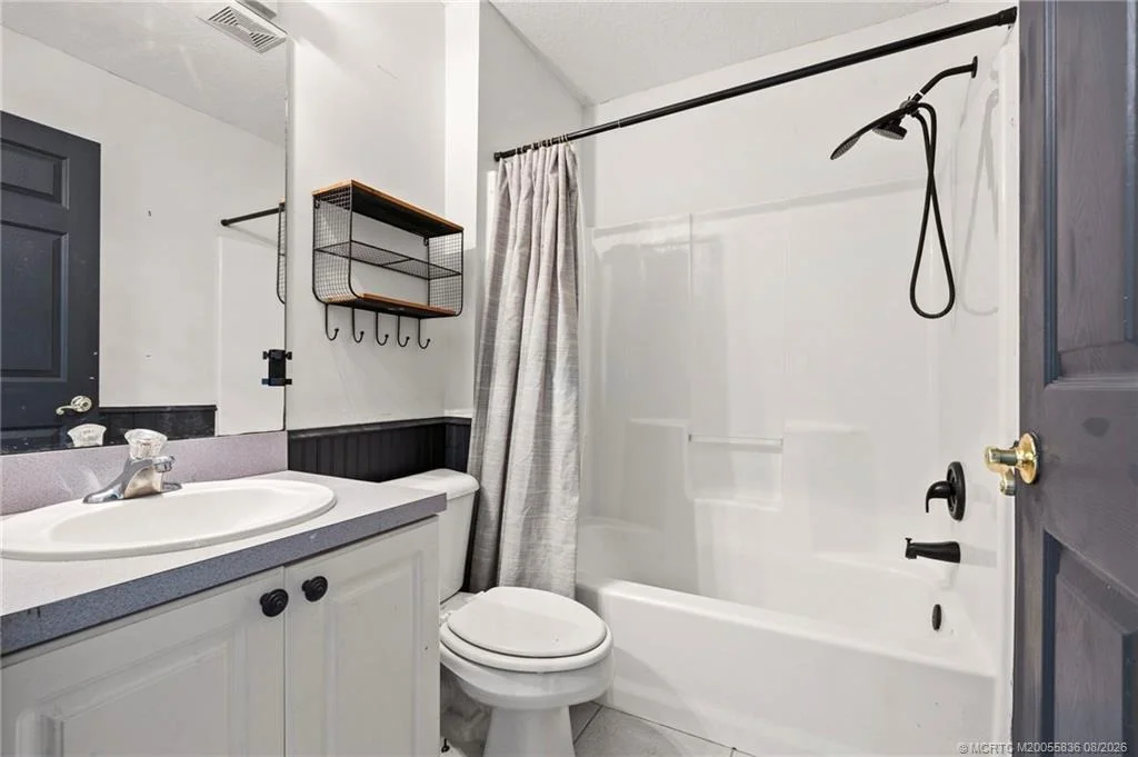 Photo of 984 NW 16th Place