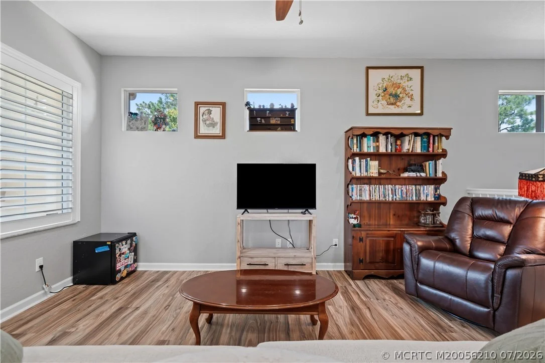 Photo of 1063 SW Triste Way